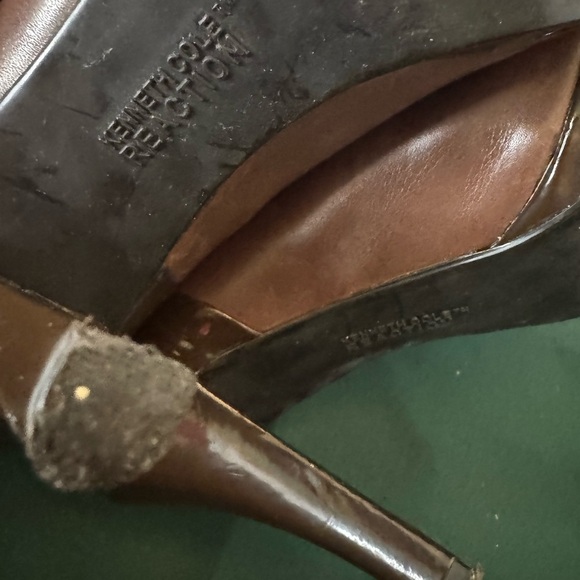 A cute addition to your shoe collection! Kenneth Cole Leather Heels Size 6.5 - Picture 15 of 16